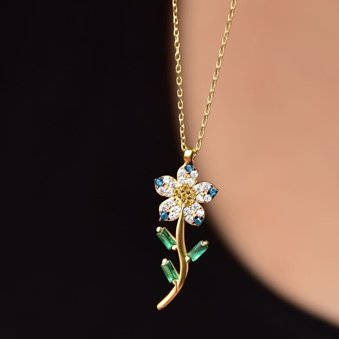 925 Ayar Gümüş Renkli Taşlı Papatya Çiçeği Kolye