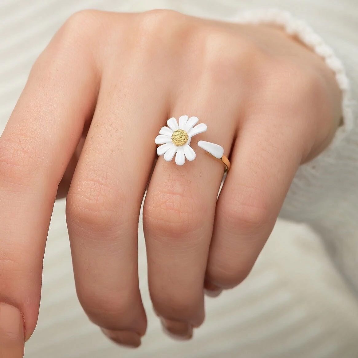 925 Ayar Gümüş Mine İşlemeli Papatya Yüzük