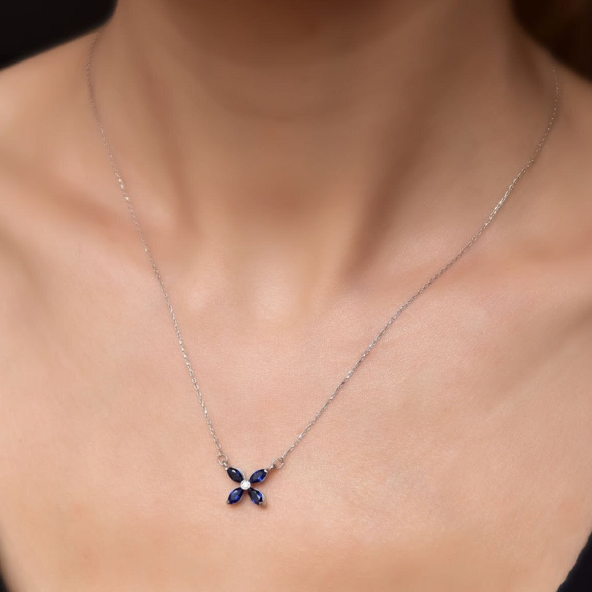 925 Ayar Gümüş Yasemin Çiçeği Kolye