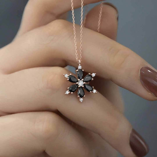 925 Ayar Gümüş Siyah Taşlı Papatya Kolye