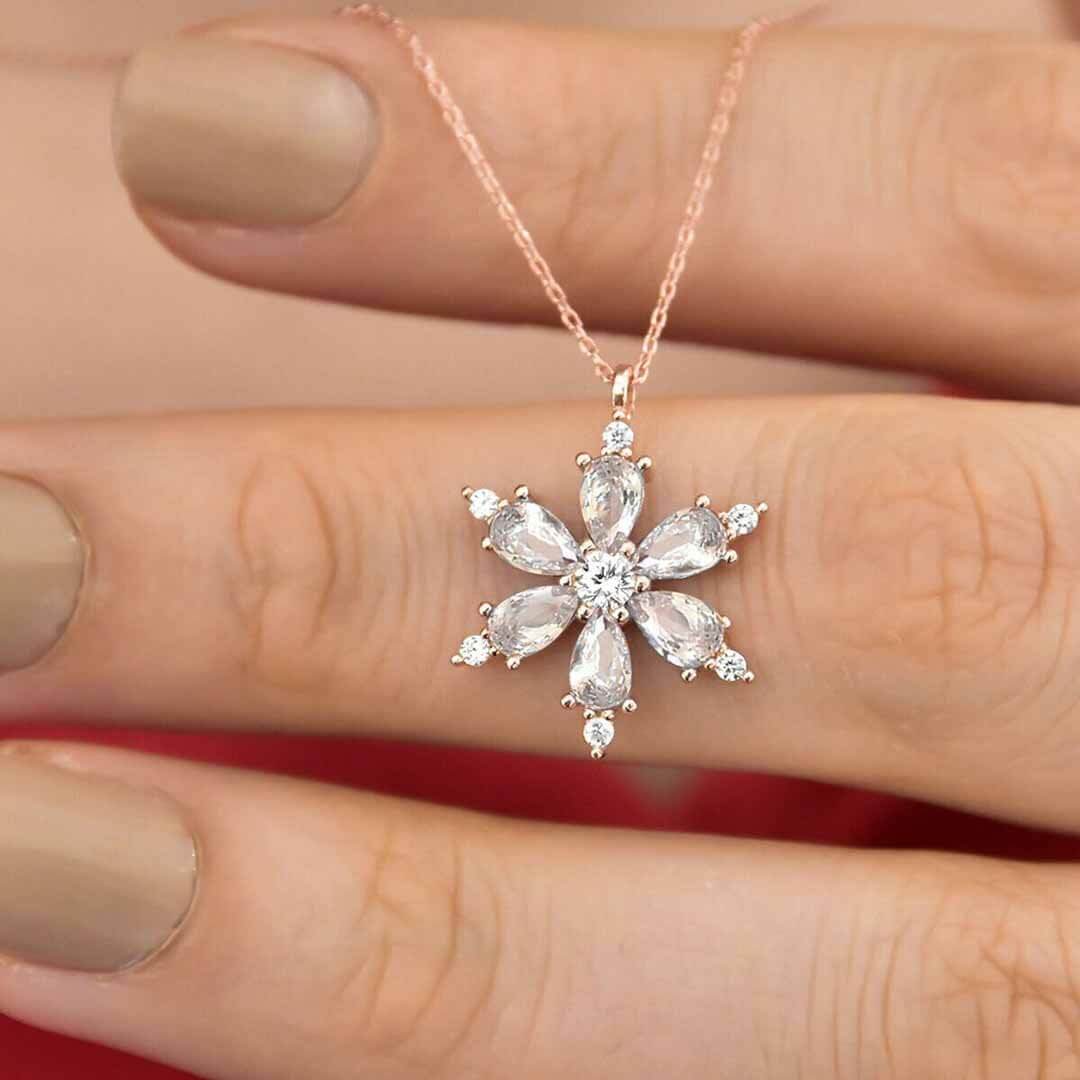 925 Ayar Gümüş Beyaz Zirkon Taşlı Papatya Kolye