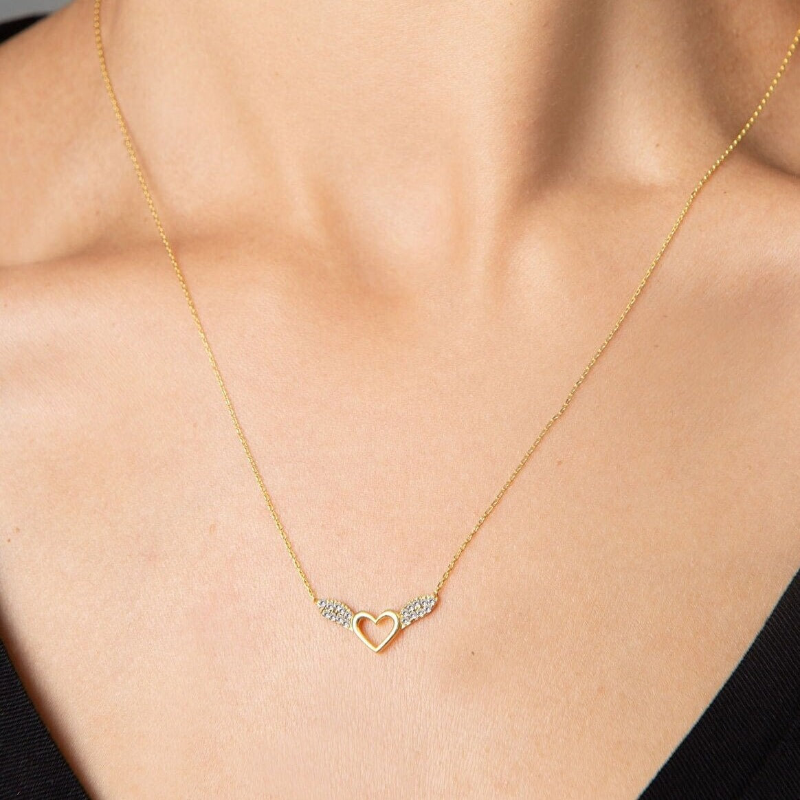 925 Ayar Gümüş Taşlı Kalpli Melek Kanadı Kolye