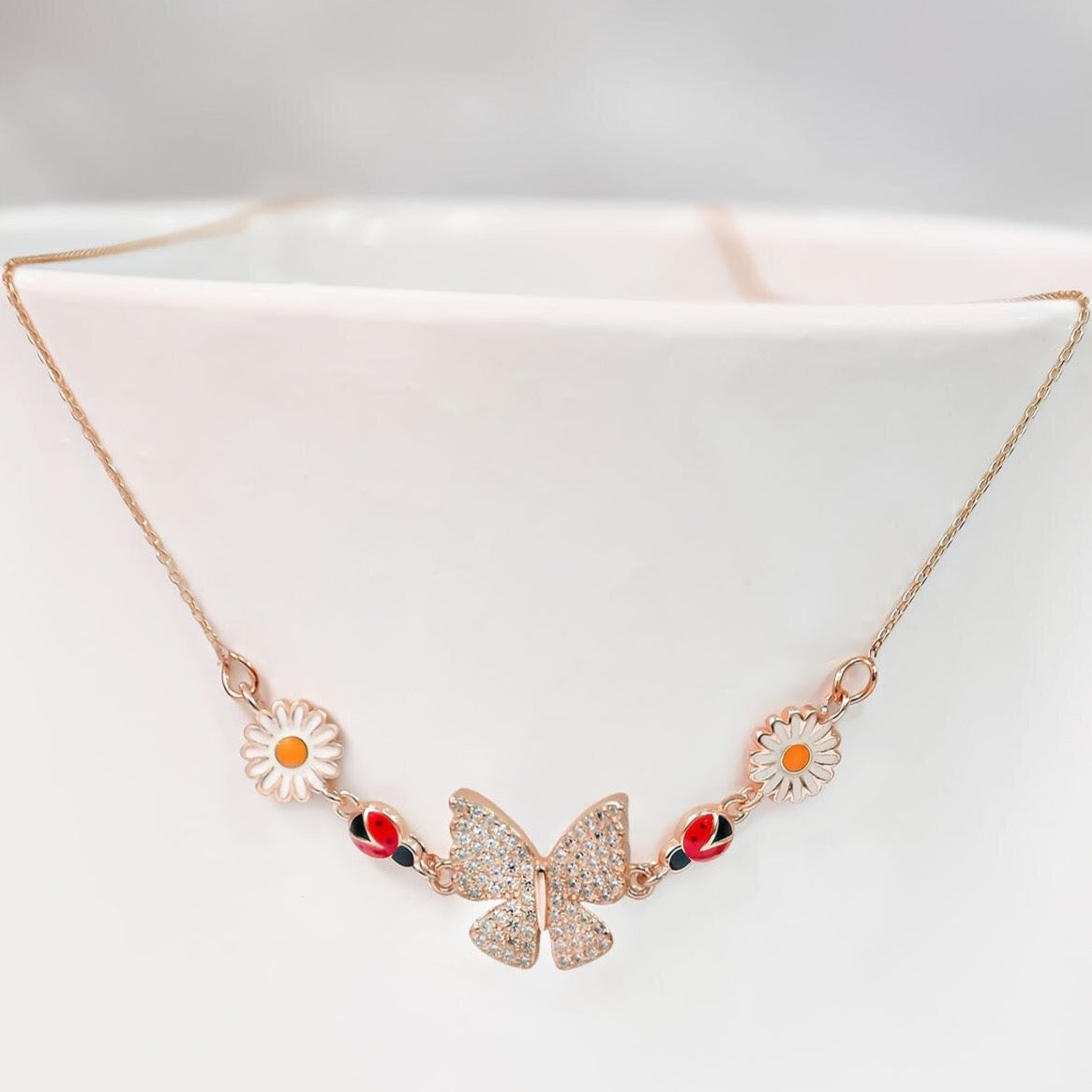 925 Ayar Gümüş Mine İşlemeli Papatya & Uğur Böceği & Kelebek Kolye