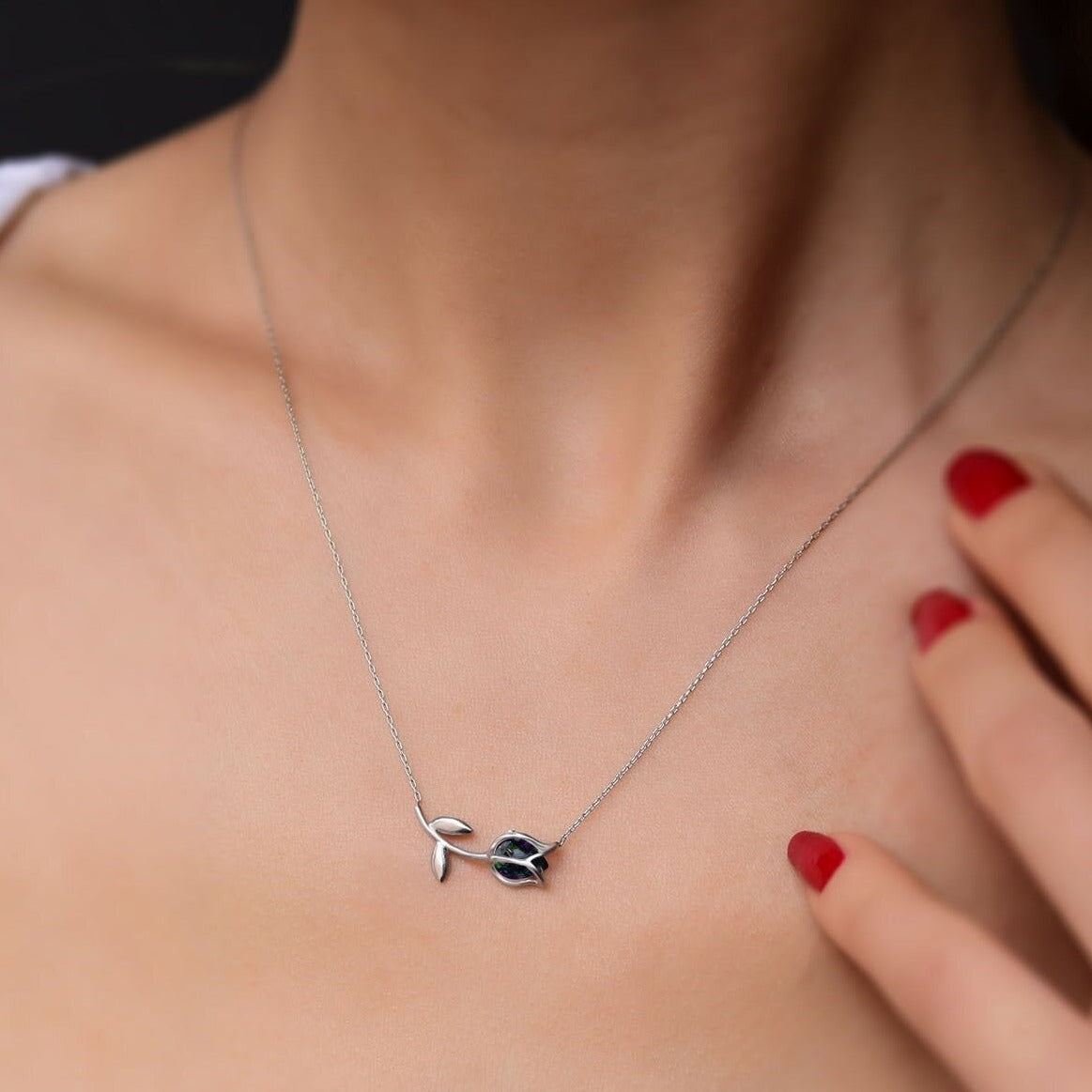 925 Ayar Gümüş Mistik Taşlı Lale Kolye