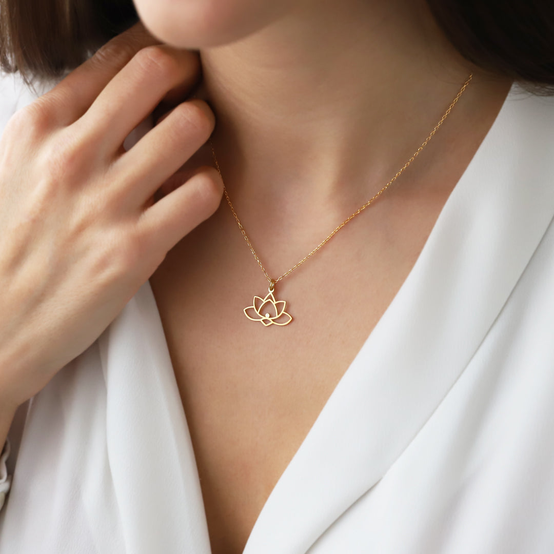 925 Ayar Gümüş 0.01 Karat Pırlanta New Lotus Çiçeği Kolye