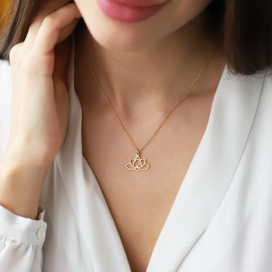 925 Ayar Gümüş 0.01 Karat Pırlanta New Lotus Çiçeği Kolye