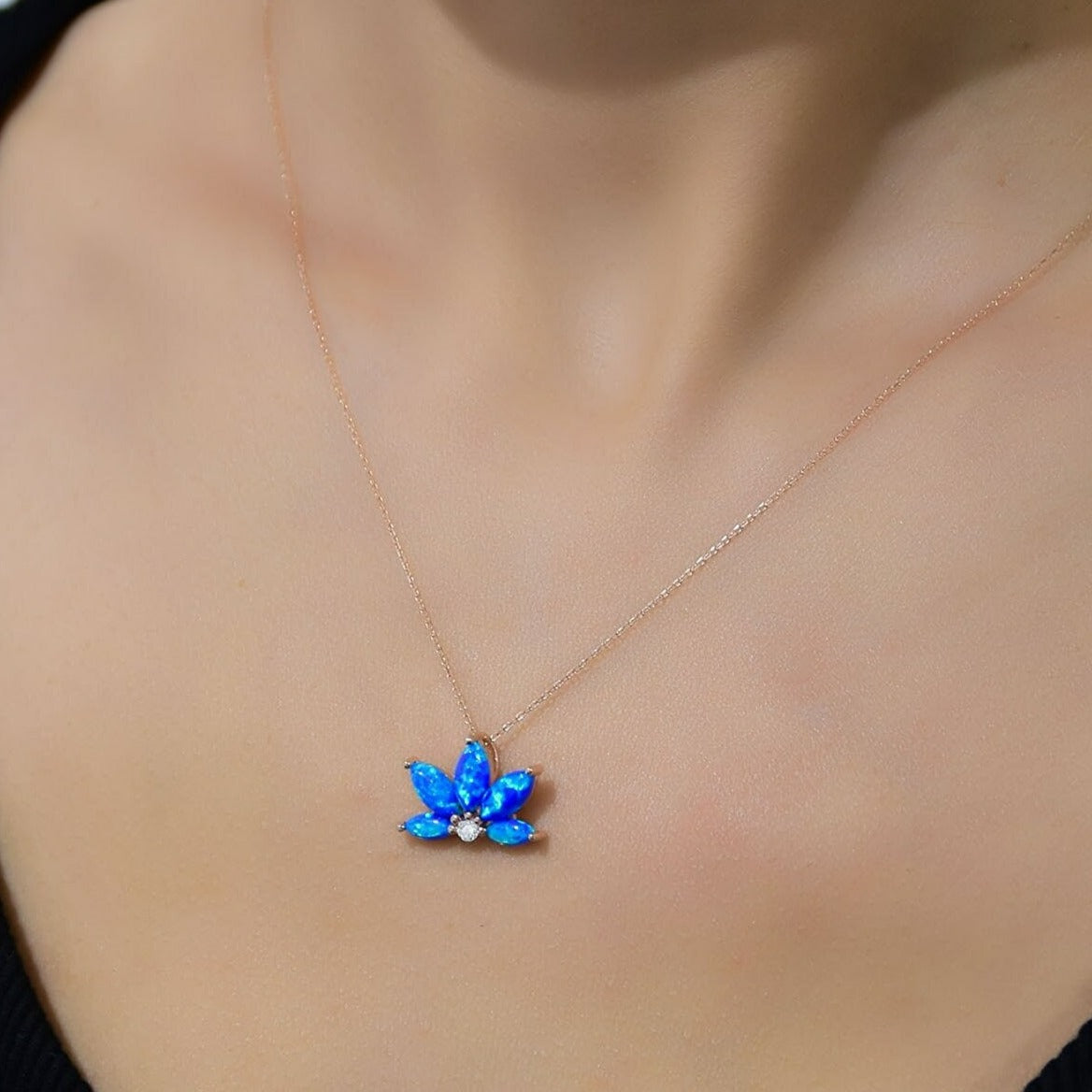 925 Ayar Gümüş Opal Taşlı Lotus Kolye