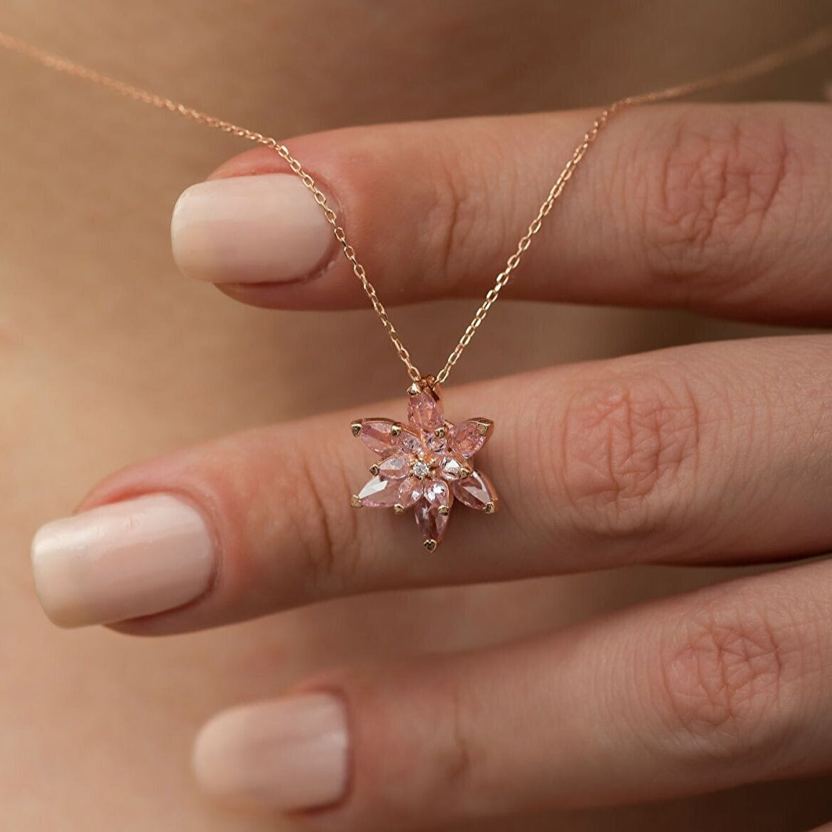 925 Ayar Gümüş Pembe Taşlı Lotus Kolye