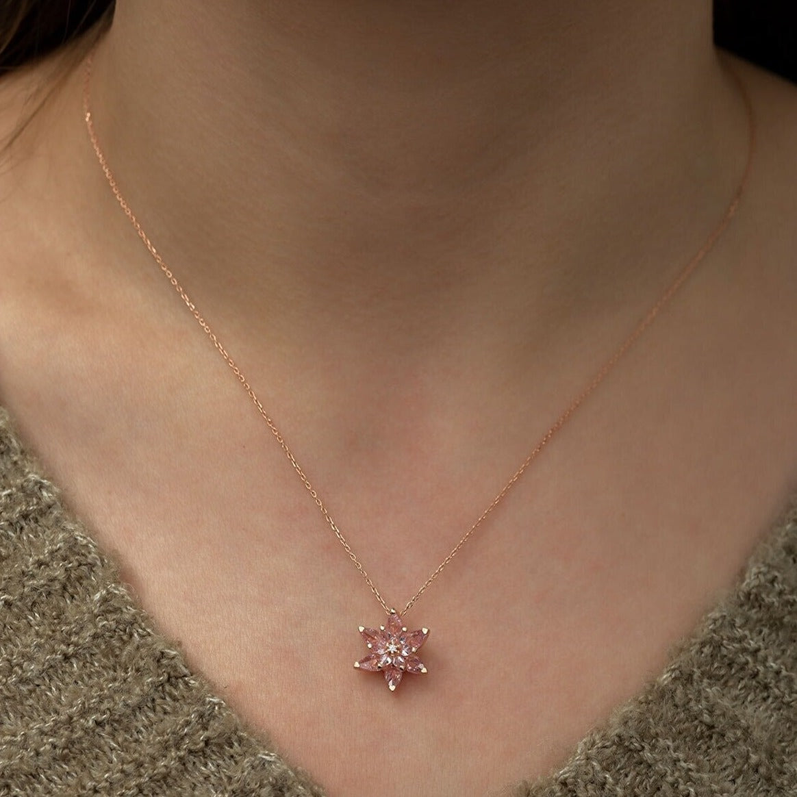 925 Ayar Gümüş Pembe Taşlı Lotus Kolye